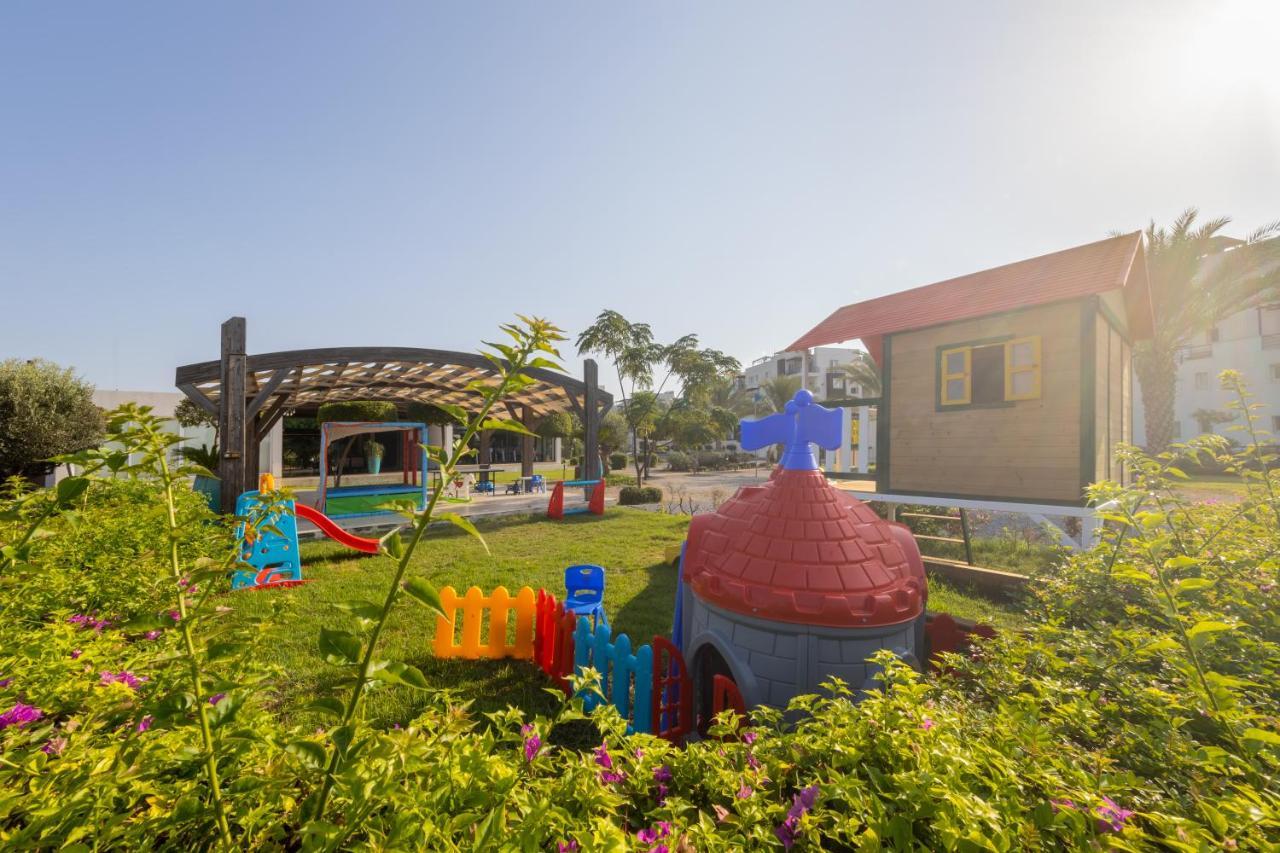Thalassa Beach Family & Waterpark Resort Vokolidha Екстер'єр фото