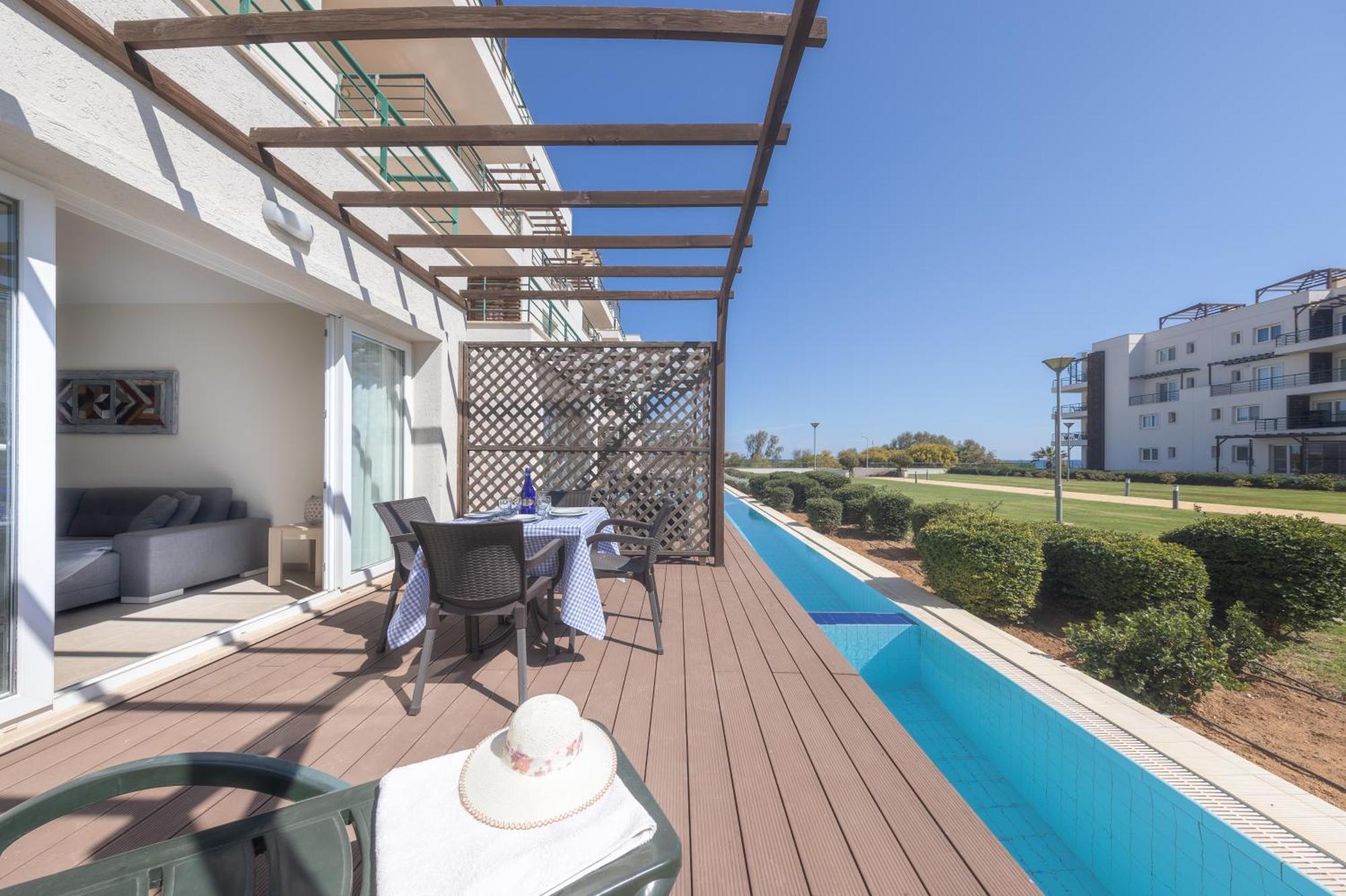 Thalassa Beach Family & Waterpark Resort Vokolidha Екстер'єр фото